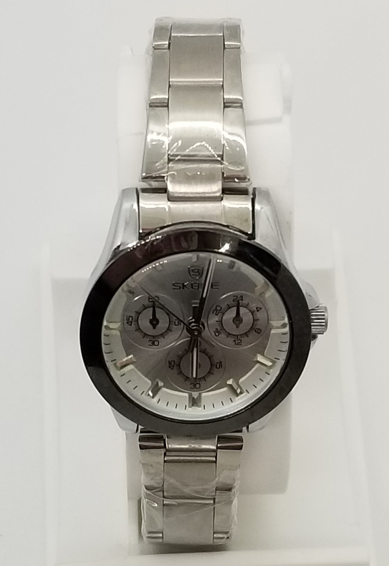 Silver base metal fashion watch with adjustable strap