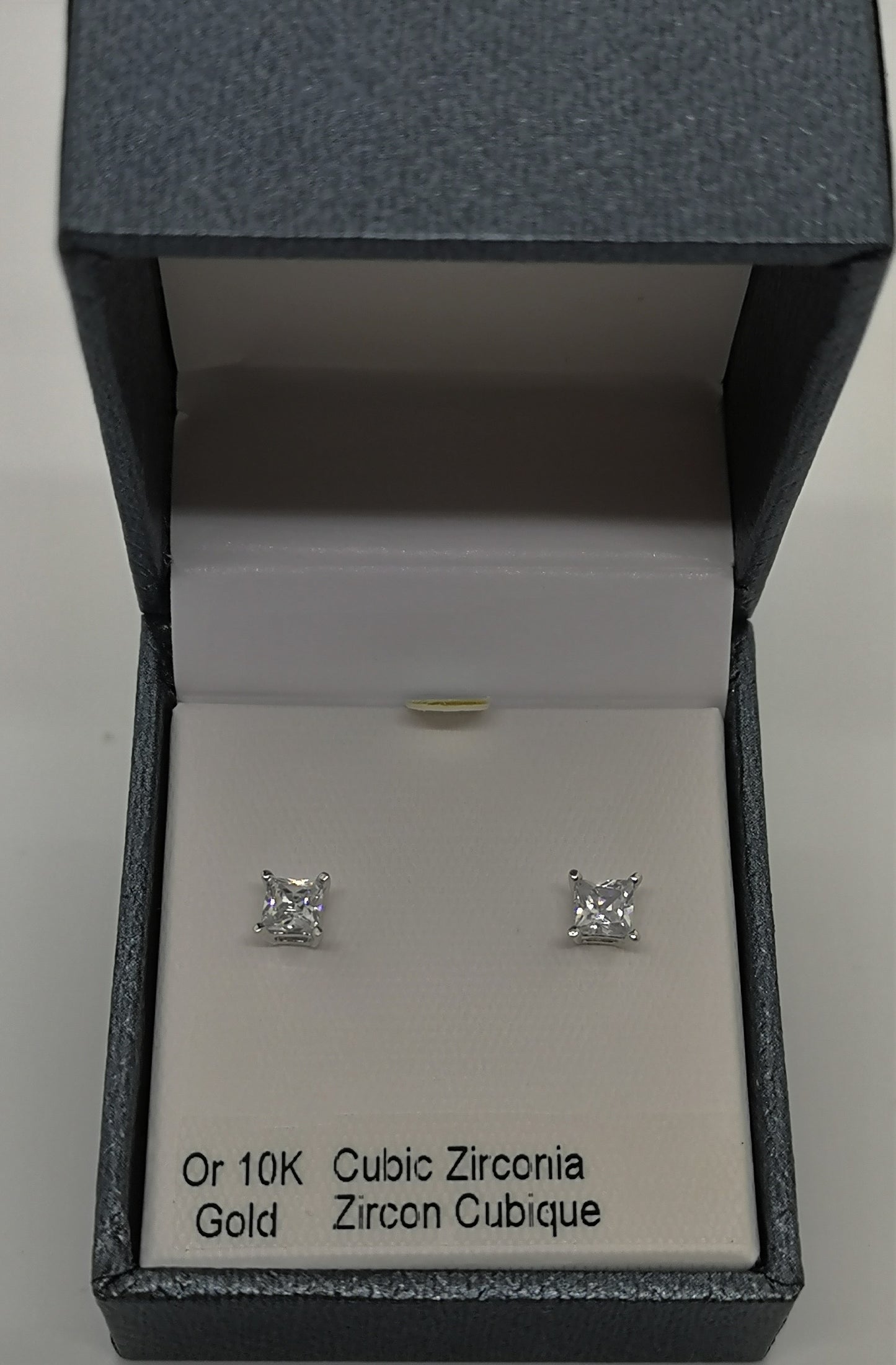 10kt white gold cubic zirconia studded earrings